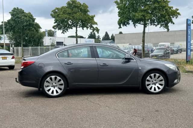 Opel Insignia (2009) thumbnail 2