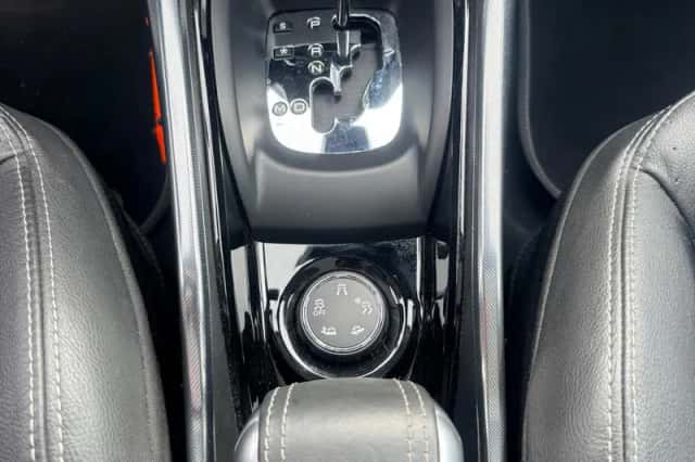 Peugeot 2008 (2016) thumbnail 3