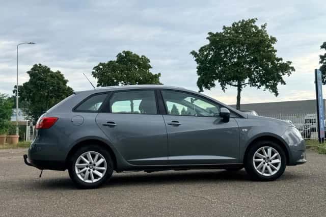 SEAT Ibiza (2015) thumbnail 5
