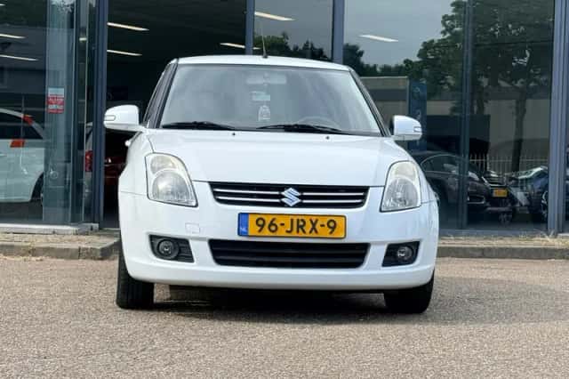 Suzuki Swift (2009) thumbnail 1