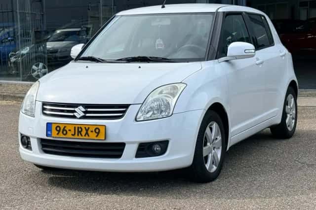 Suzuki Swift (2009) thumbnail 4