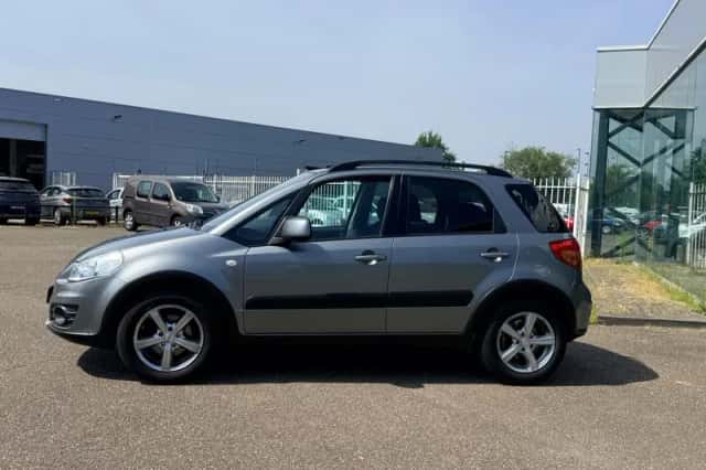 Suzuki SX4 (2011) thumbnail 3