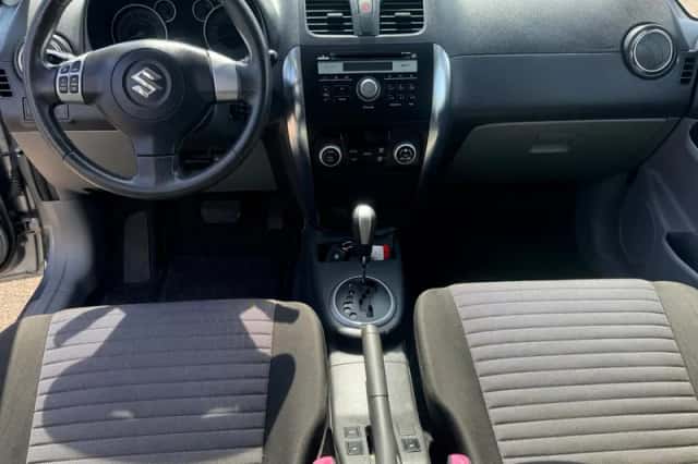 Suzuki SX4 (2011) thumbnail 6