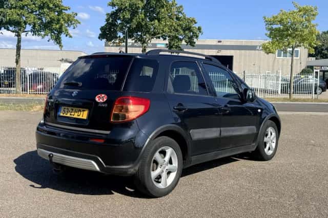 Suzuki SX4 (2008) thumbnail 4