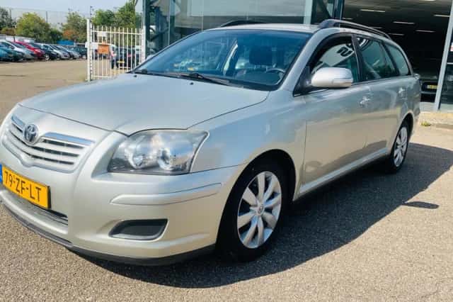 Toyota Avensis (2008) thumbnail 2