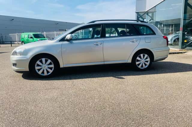 Toyota Avensis (2008) thumbnail 4
