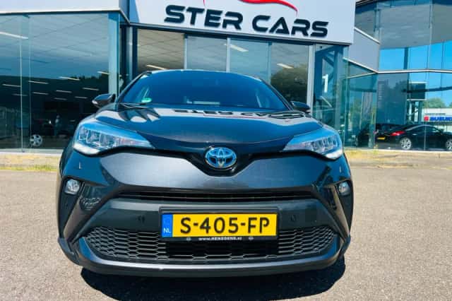 Toyota C-HR (2023) thumbnail 2