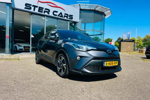 Toyota C-HR (2023) thumbnail 3