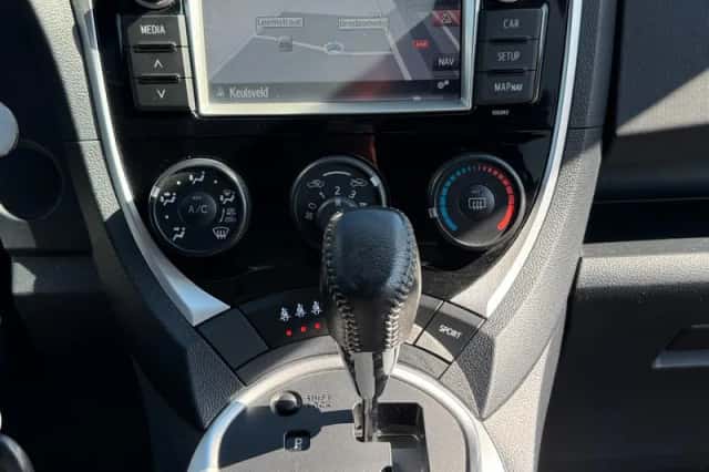 Toyota Verso-S (2014) thumbnail 3