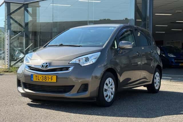 Toyota Verso-S (2014) thumbnail 4