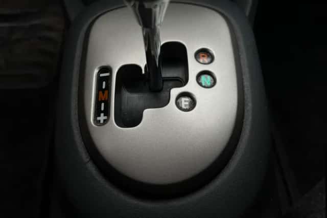 Toyota Yaris (2010) thumbnail 3