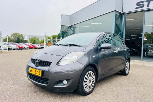 Toyota Yaris (2010) thumbnail 4