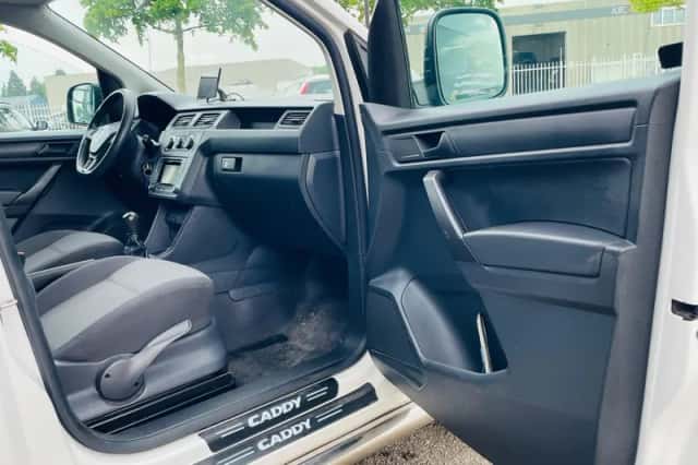 Volkswagen Caddy (2016) thumbnail 6