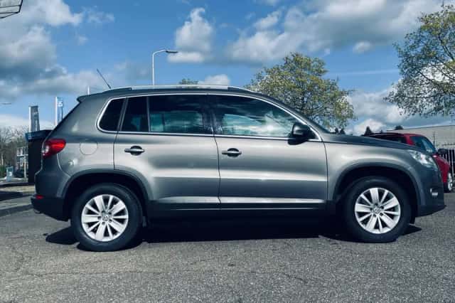 Volkswagen Tiguan (2011) thumbnail 3