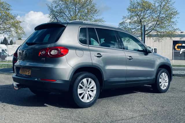 Volkswagen Tiguan (2011) thumbnail 4