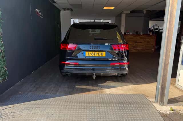 Audi Q7 (2016) thumbnail 6