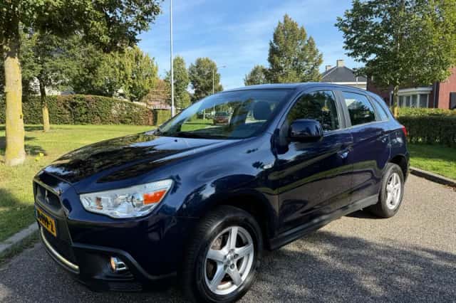 Mitsubishi ASX (2011) thumbnail 1