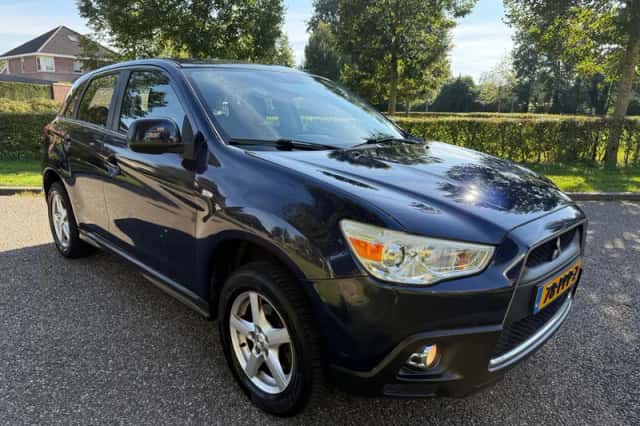 Mitsubishi ASX (2011) thumbnail 2