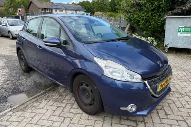 Peugeot 208 (2012) thumbnail 2