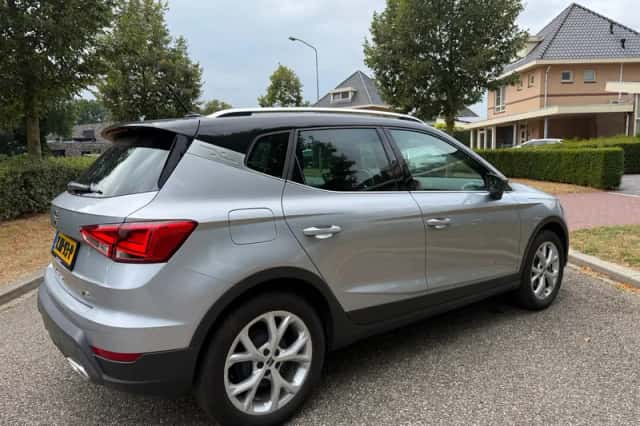 SEAT Arona (2023) thumbnail 3