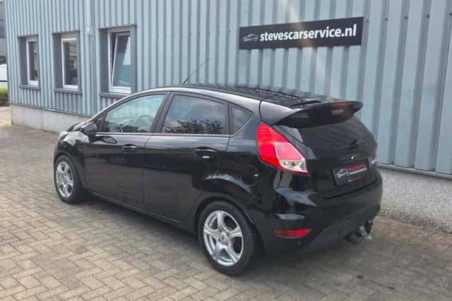 Ford Fiesta (2016) thumbnail 3