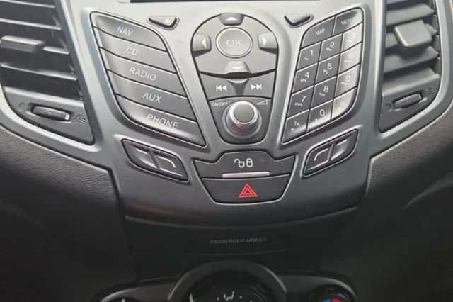 Ford Fiesta (2016) thumbnail 6