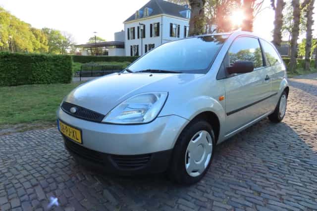 Ford Fiesta (2004) thumbnail 2