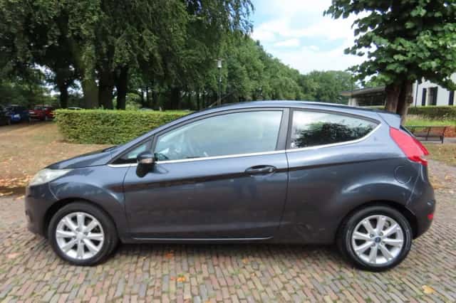 Ford Fiesta (2009) thumbnail 3