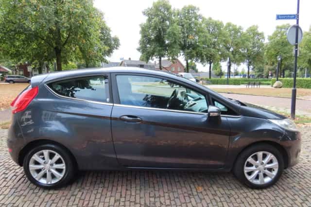 Ford Fiesta (2009) thumbnail 4