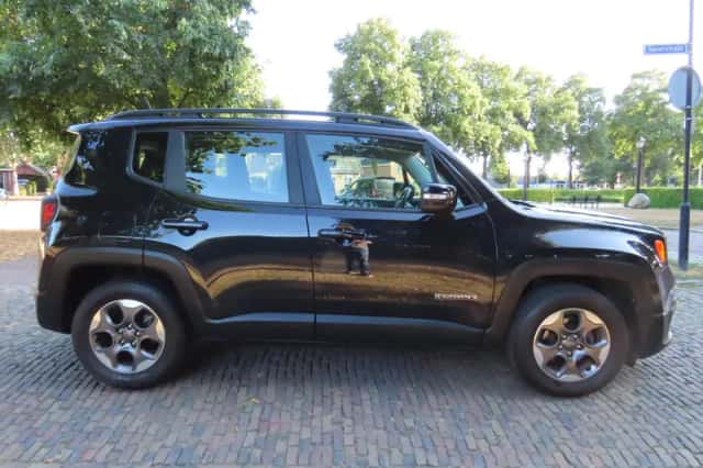 Jeep Renegade (2017) thumbnail 4
