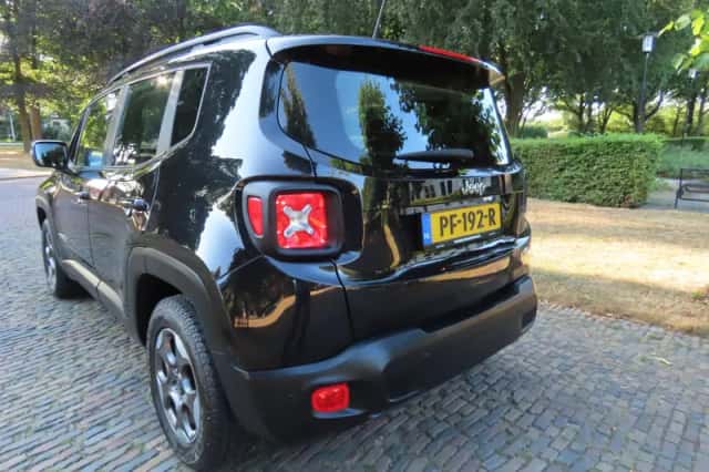 Jeep Renegade (2017) thumbnail 5