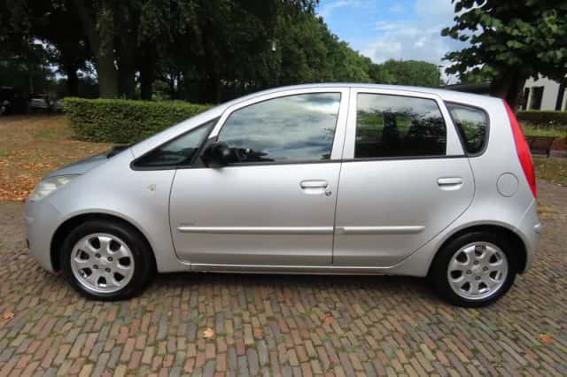 Mitsubishi Colt (2006) thumbnail 3
