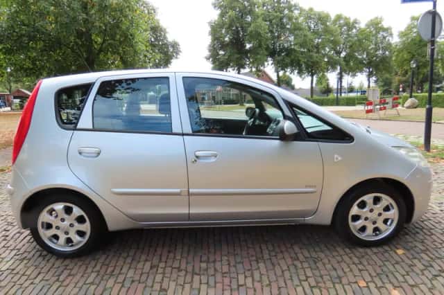 Mitsubishi Colt (2006) thumbnail 4