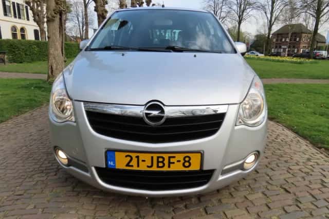 Opel Agila (2009) thumbnail 4