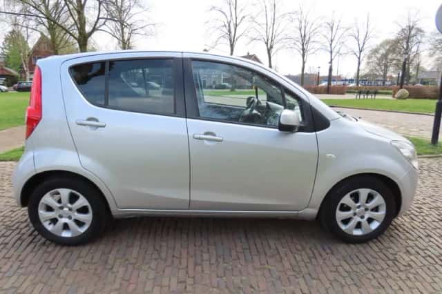 Opel Agila (2009) thumbnail 6