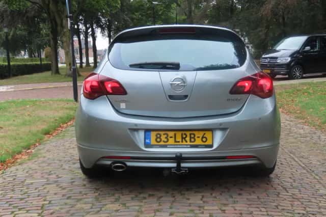 Opel Astra (2010) thumbnail 5