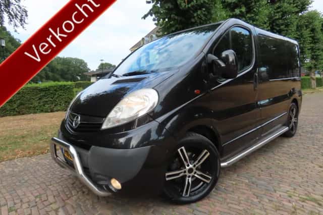Opel Vivaro (2009) thumbnail 2