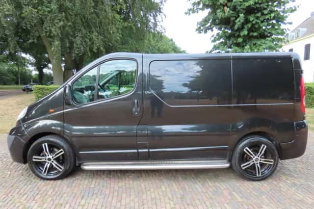 Opel Vivaro (2009) thumbnail 3
