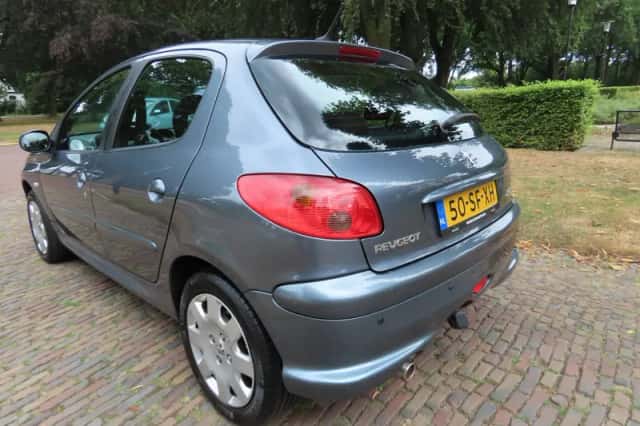 Peugeot 206 (2027) thumbnail 5
