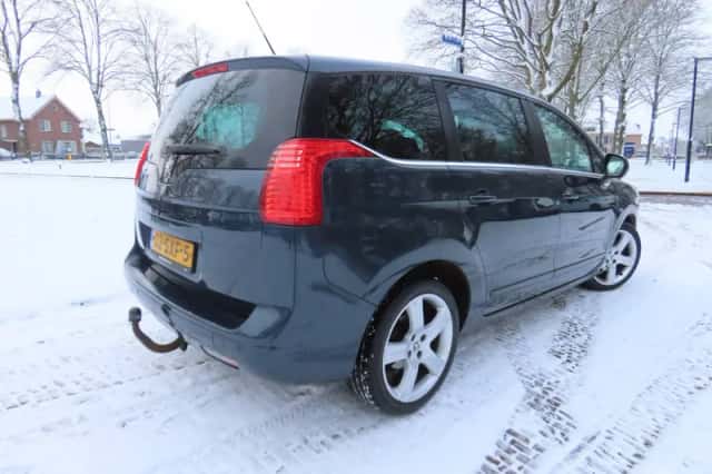 Peugeot 5008 (2012) thumbnail 3