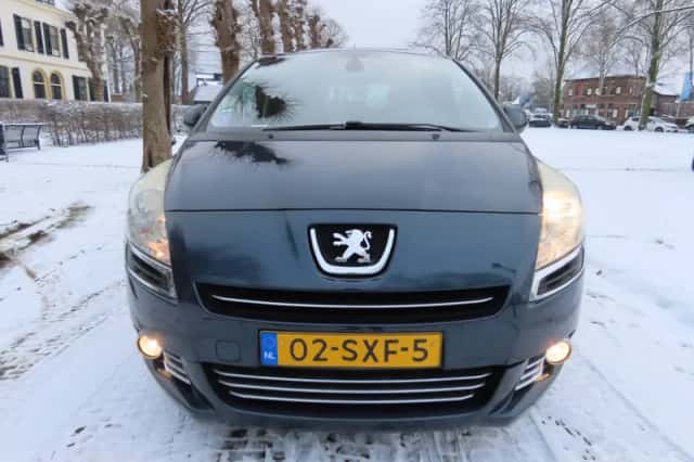 Peugeot 5008 (2012) thumbnail 5