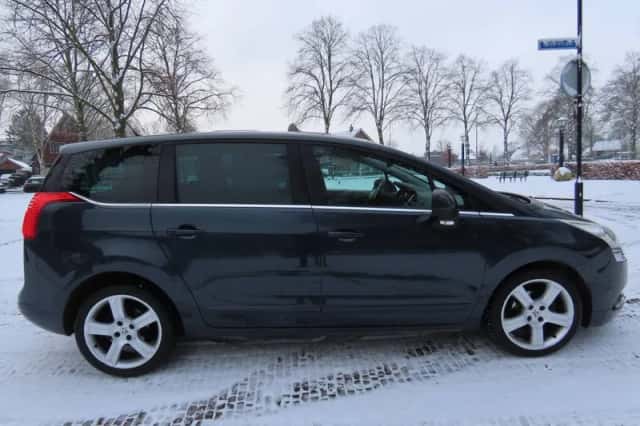 Peugeot 5008 (2012) thumbnail 6