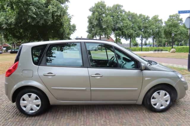 Renault Scénic (2008) thumbnail 4