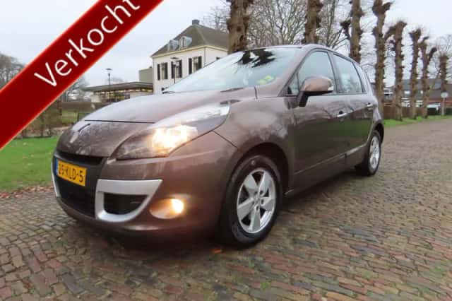 Renault Scénic (2010) thumbnail 2