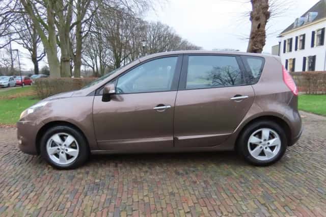Renault Scénic (2010) thumbnail 4