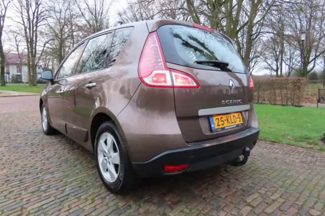 Renault Scénic (2010) thumbnail 5