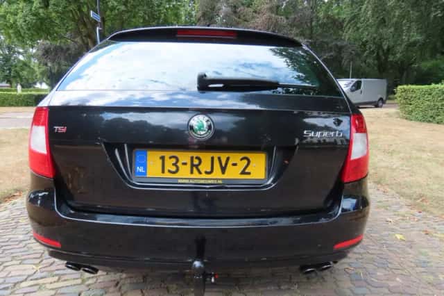 Škoda Superb (2011) thumbnail 6