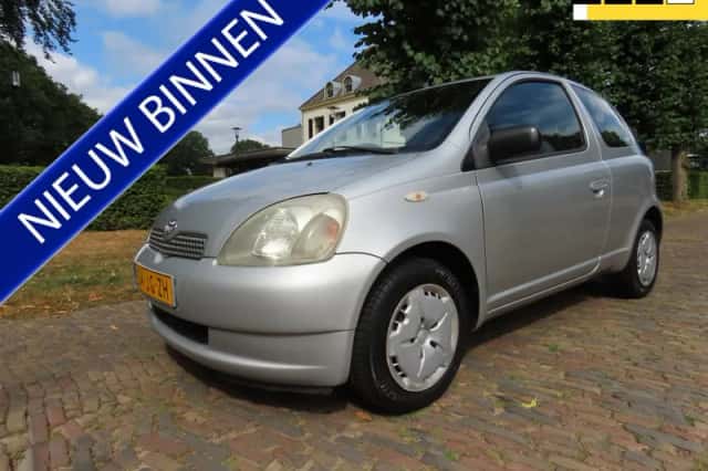 Toyota Yaris (2002) thumbnail 1