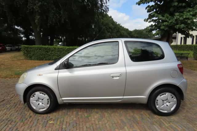 Toyota Yaris (2002) thumbnail 3