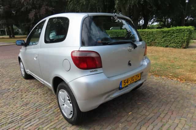 Toyota Yaris (2002) thumbnail 5
